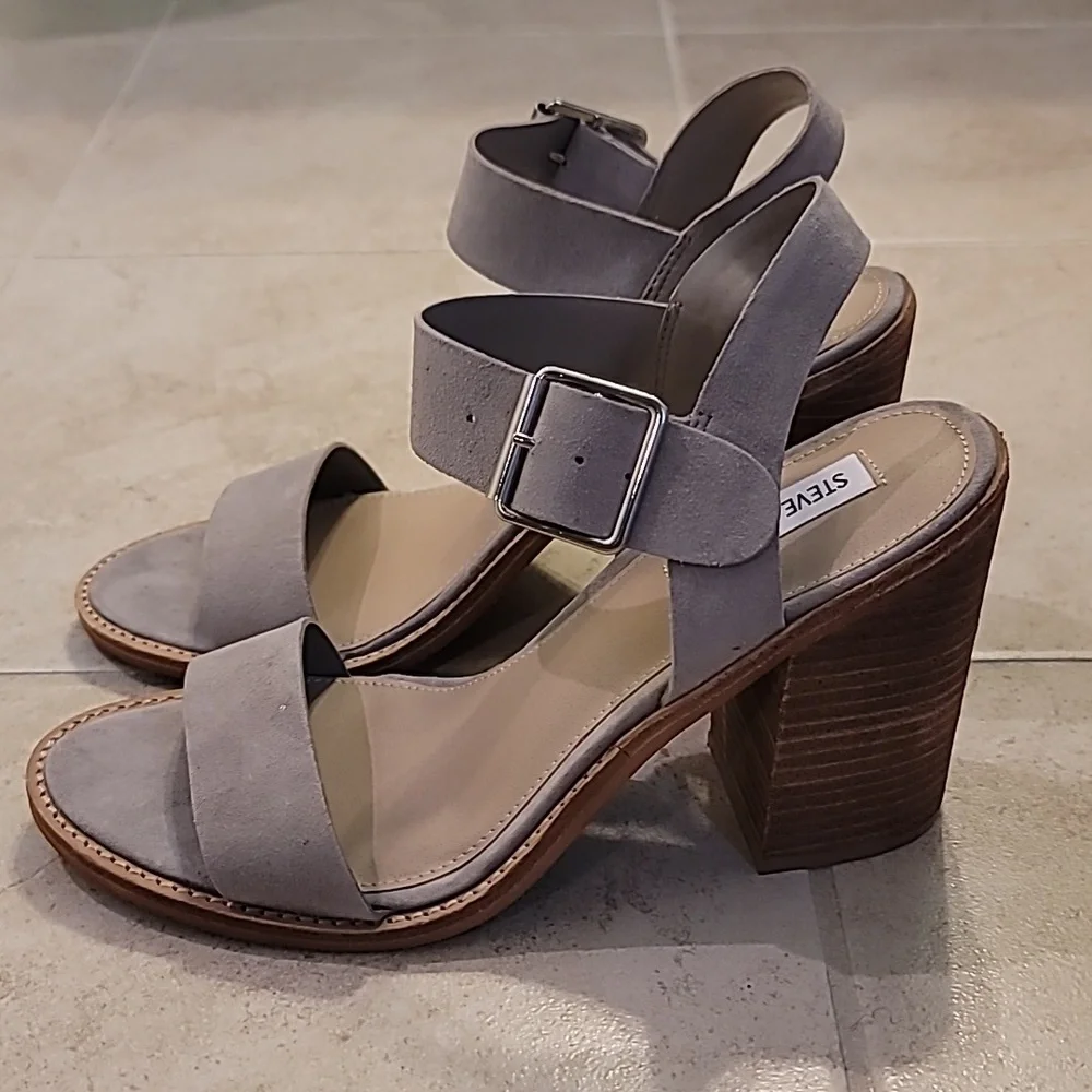 Sandals - Picture 2 of 3